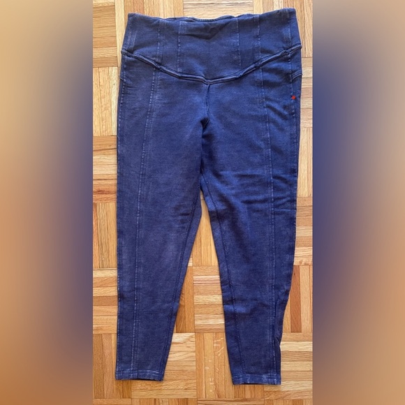 Free People “Hybrid Leggings” In Dark Navy Blue Size Large EUC - Picture 9 of 10